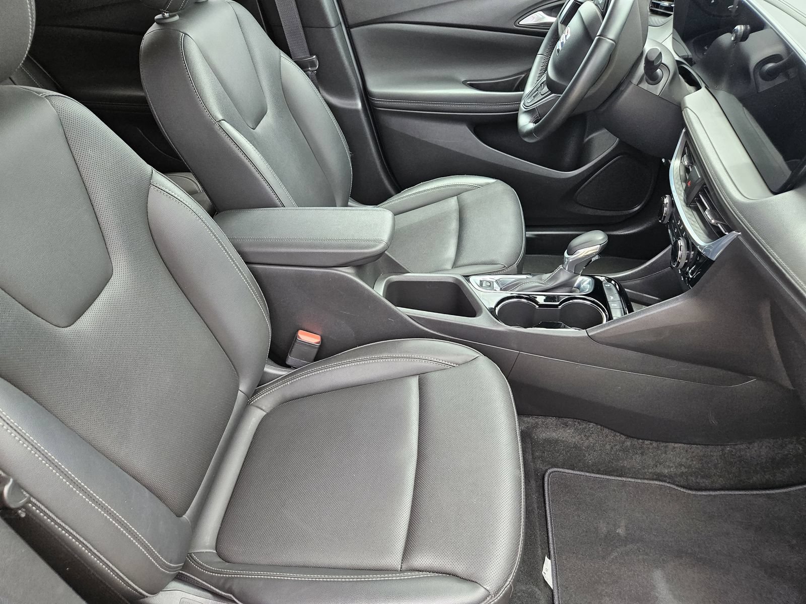 Certified 2024 Buick Encore GX Sport Touring FWD image 19