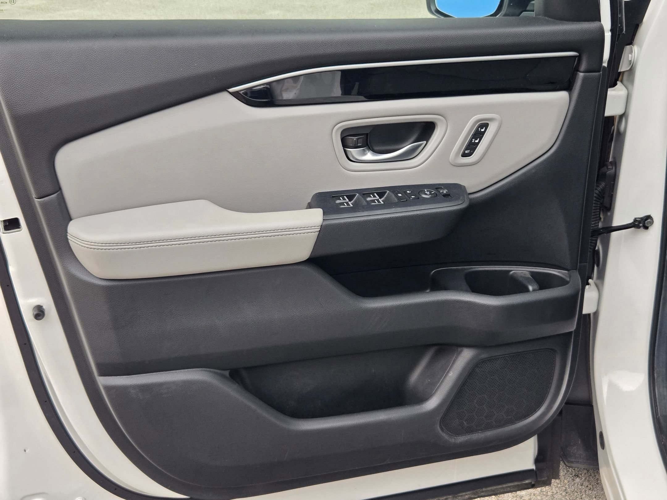 Used 2025 Honda Pilot Touring image 10