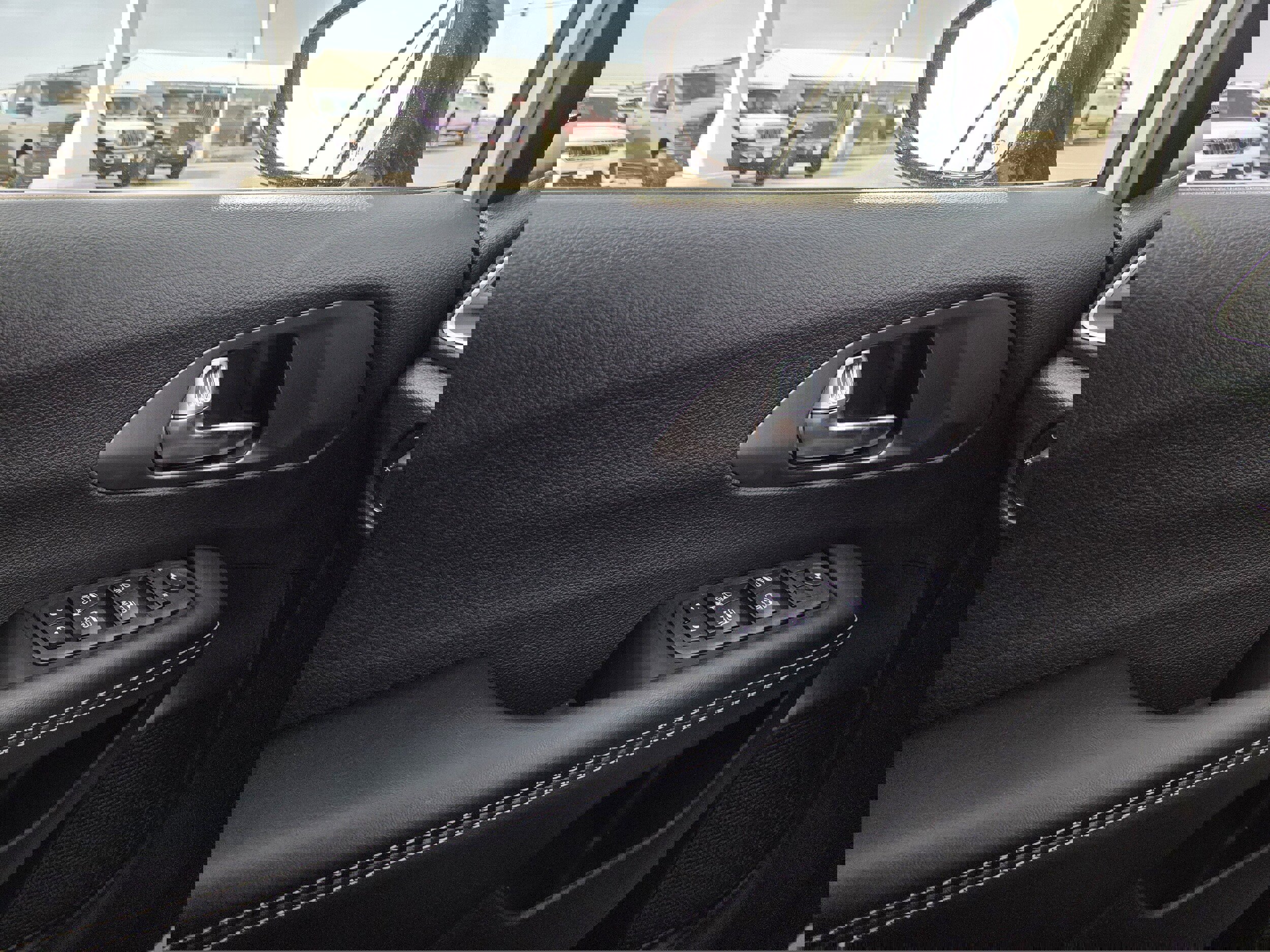 New 2026 Chrysler Voyager LX image 38