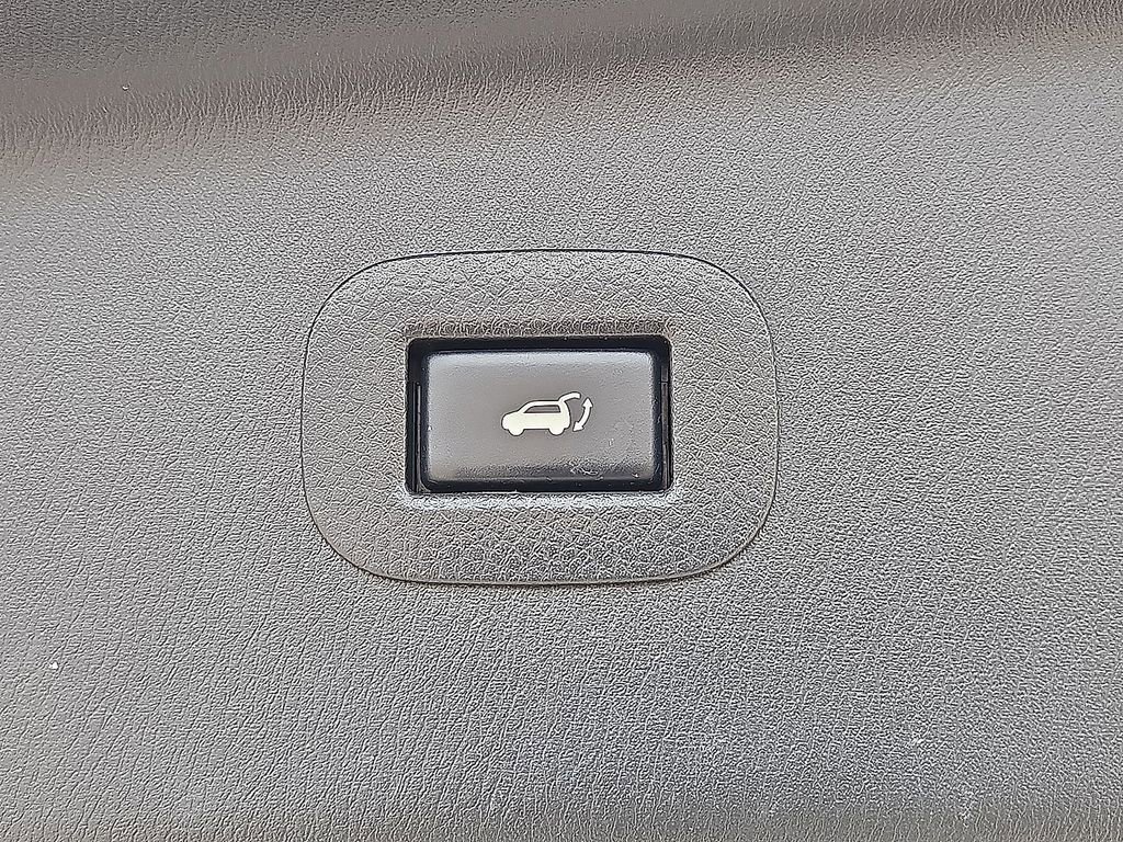 Used 2019 Nissan Armada Platinum w/ Captain's Chairs Package RWD image 15