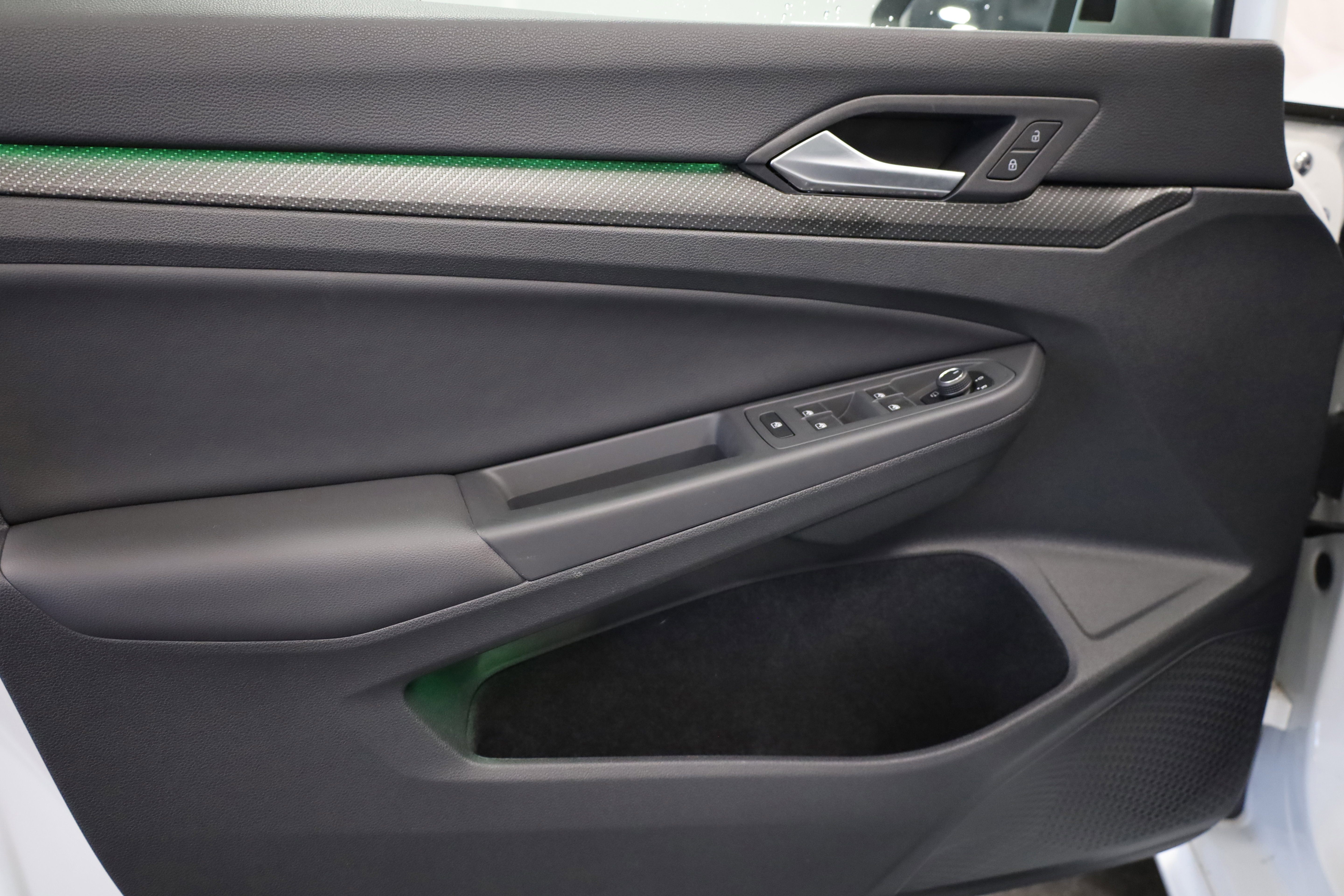 Used 2024 Volkswagen Golf R image 14