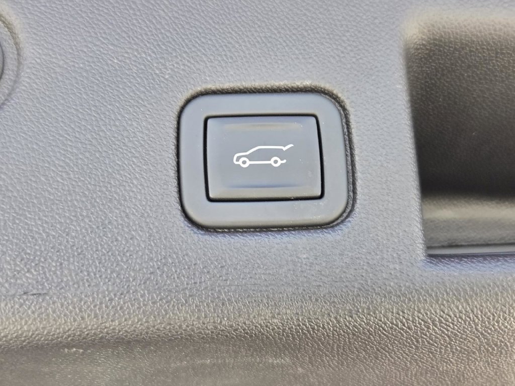 Used 2024 Chevrolet Equinox Premier AWD/4WD image 11