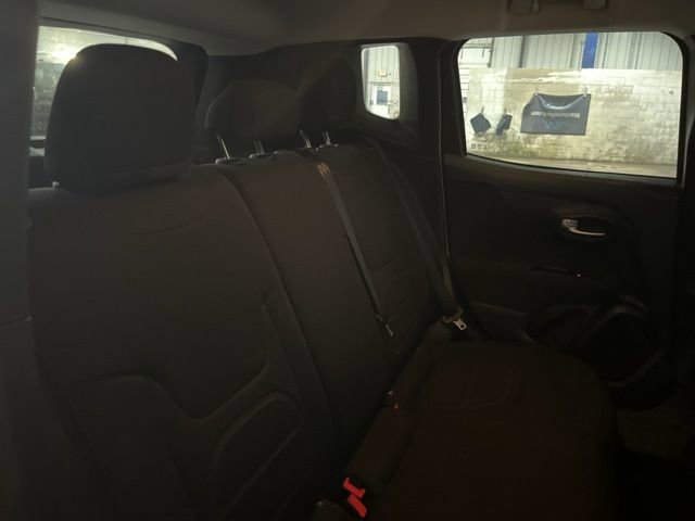 Used 2019 Jeep Renegade Latitude w/ Cold Weather Group image 26