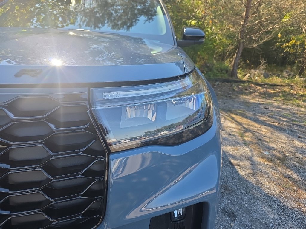 New 2027 Ford Explorer ST-Line w/ ST-Line Street Pack AWD/4WD image 3