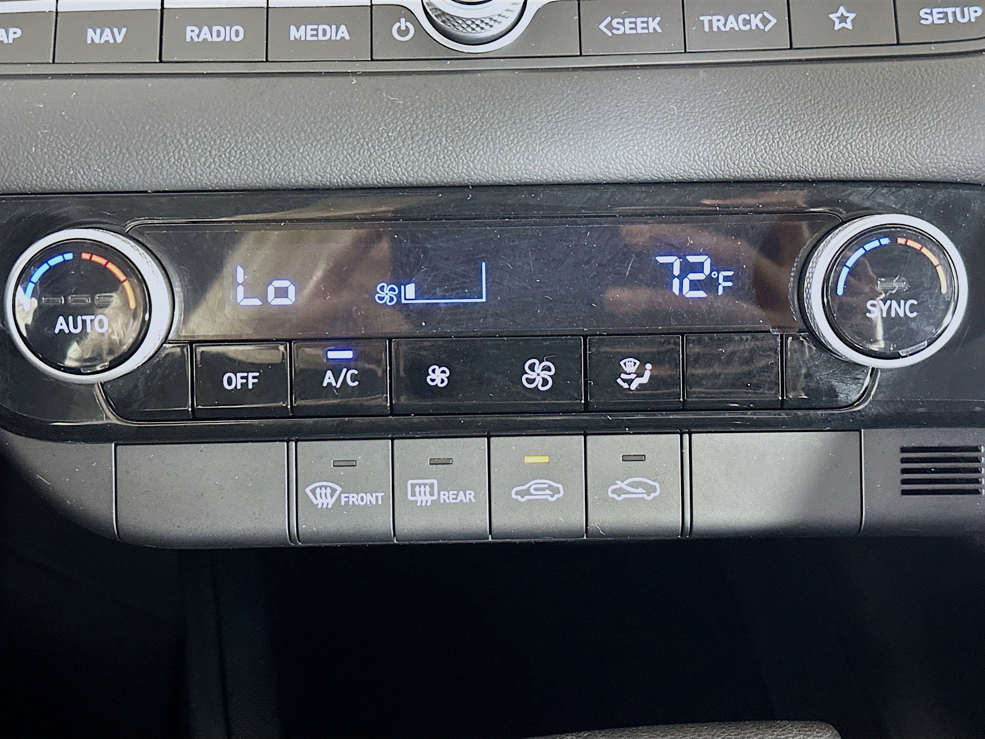 Used 2024 Hyundai Elantra Blue image 24