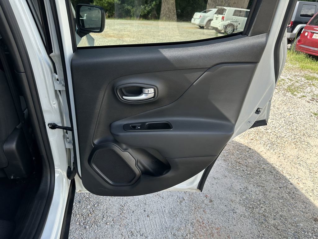 Used 2023 Jeep Renegade Latitude image 17