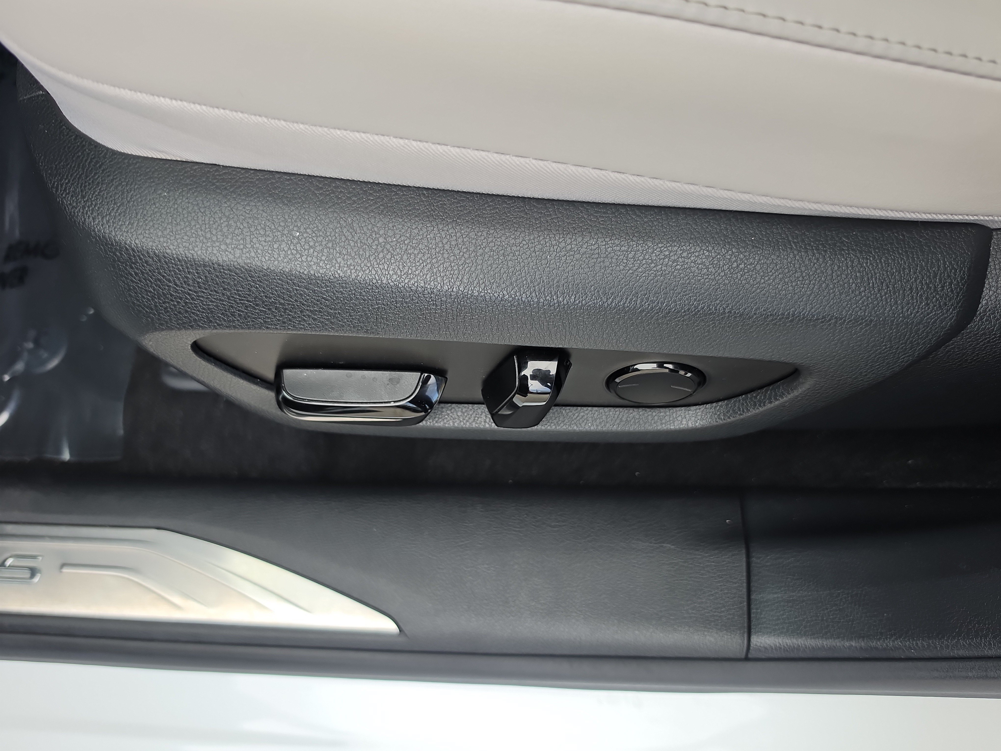 Used 2023 Lexus RX 350 Premium w/ Cold Area Package FWD image 11