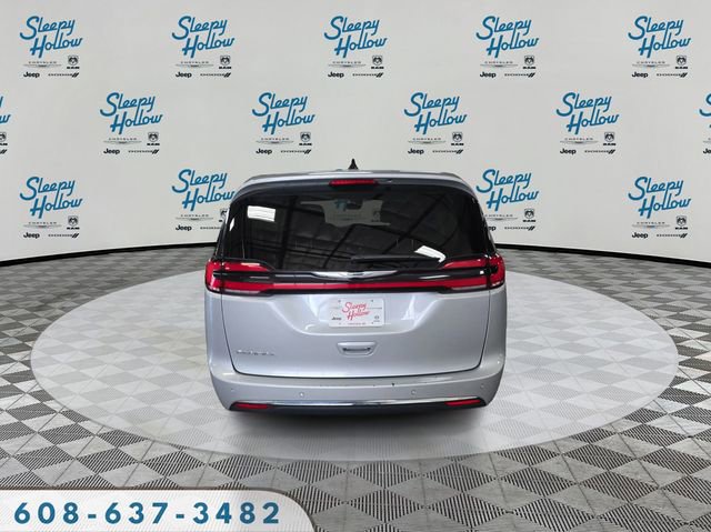 Used 2024 Chrysler Pacifica Touring-L image 6