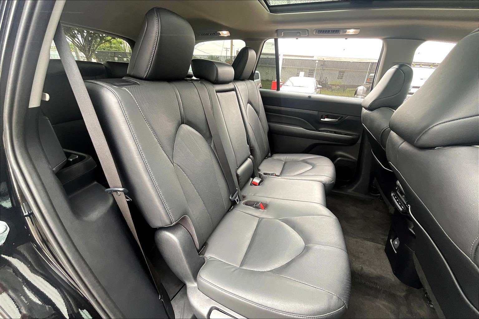 Used 2024 Toyota Grand Highlander AWD image 32