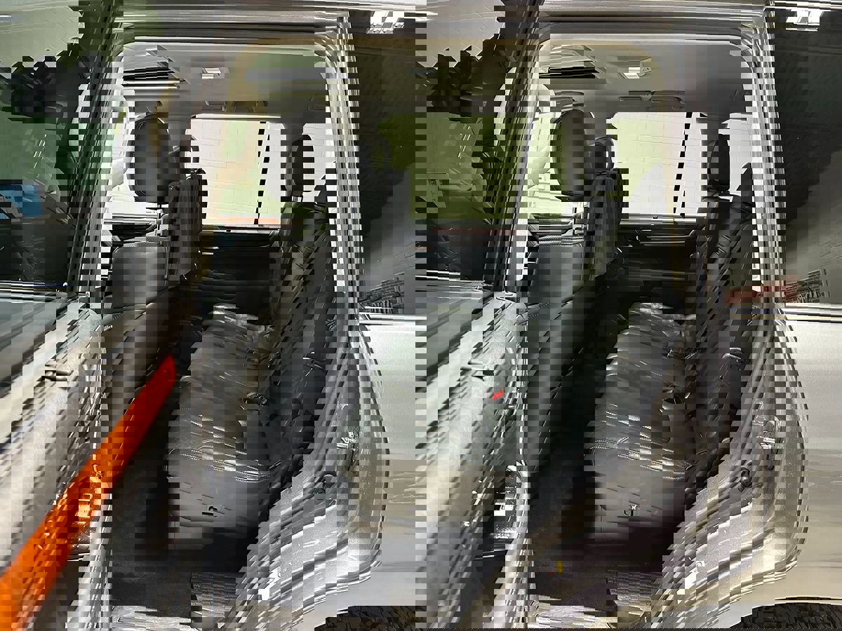 Used 2016 Lexus LX 570 4WD w/ Luxury Package image 27