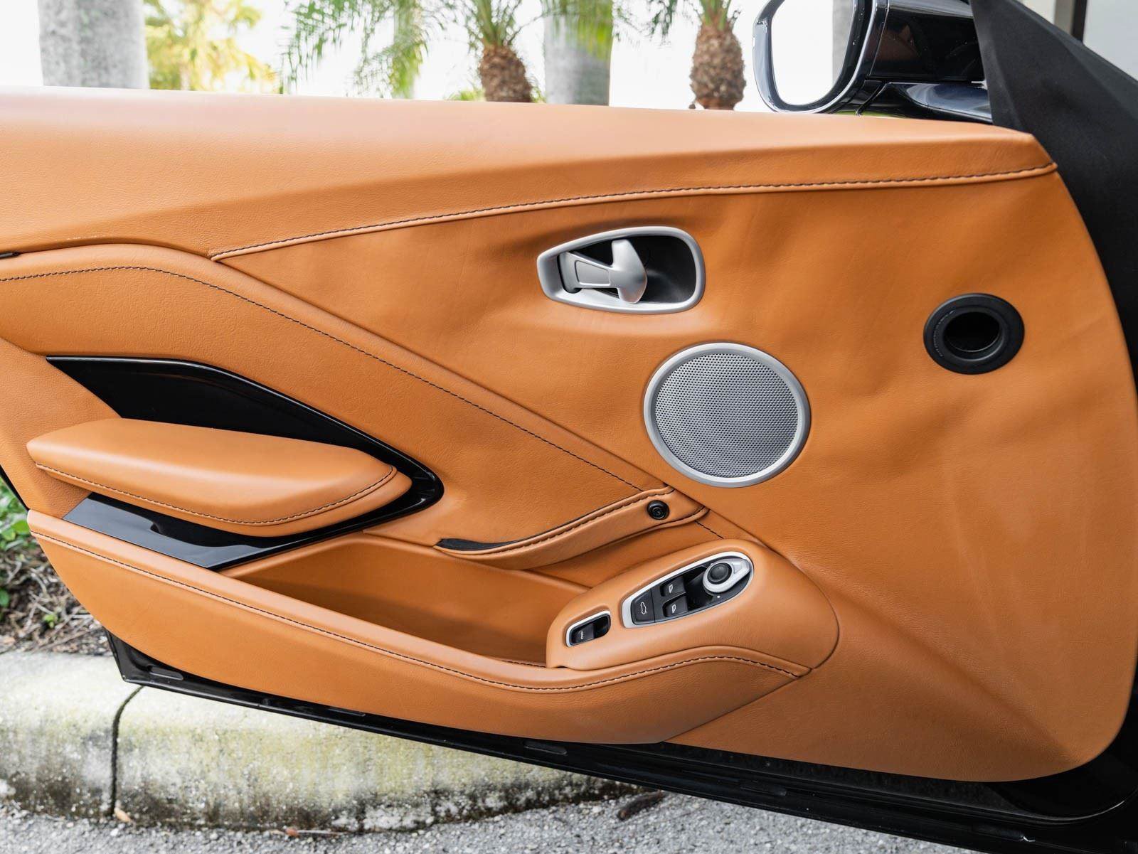 Used 2021 Aston Martin V8 Vantage Roadster RWD image 35