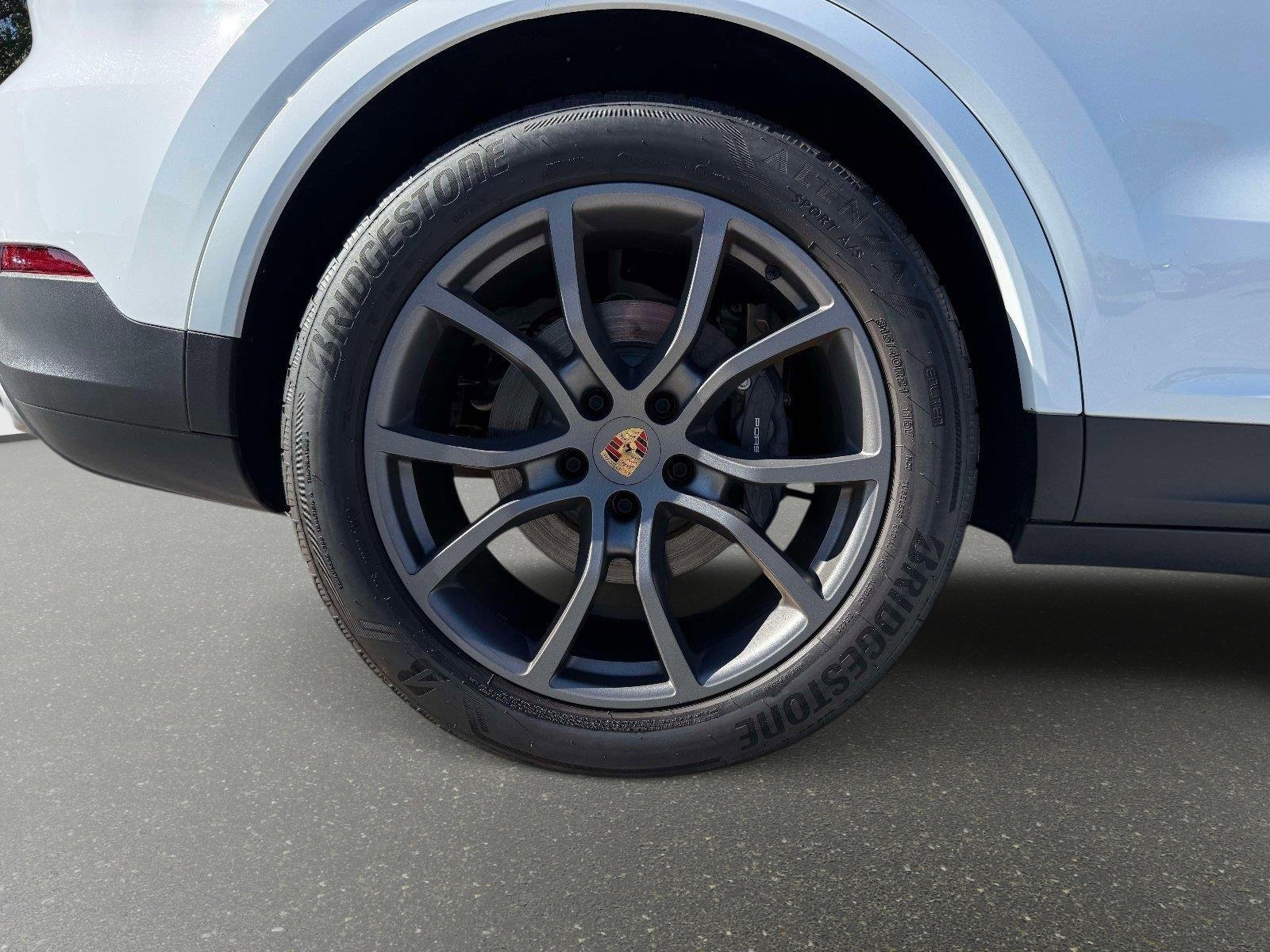 Used 2024 Porsche Cayenne AWD/4WD image 19