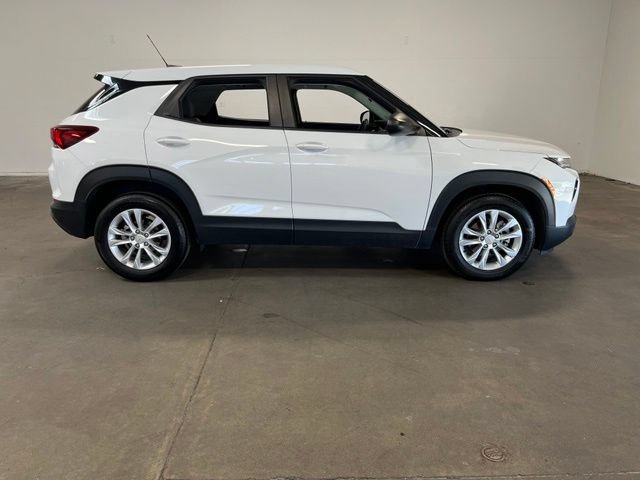 Used 2022 Chevrolet TrailBlazer LS FWD image 2