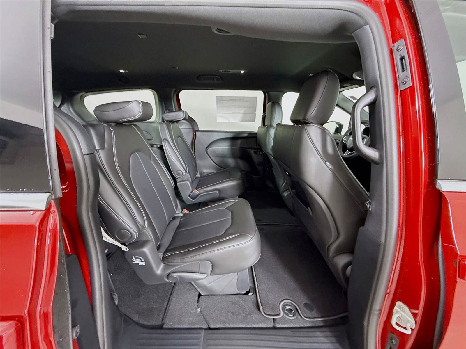 New 2026 Chrysler Pacifica Select image 30