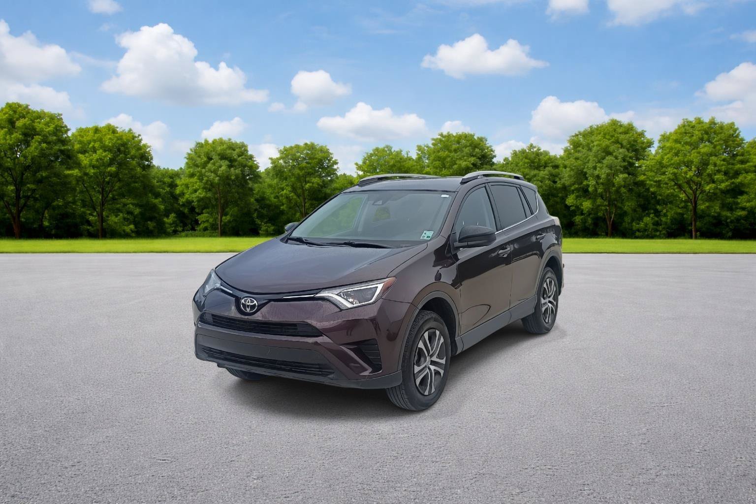Used 2017 Toyota RAV4 LE FWD image 3