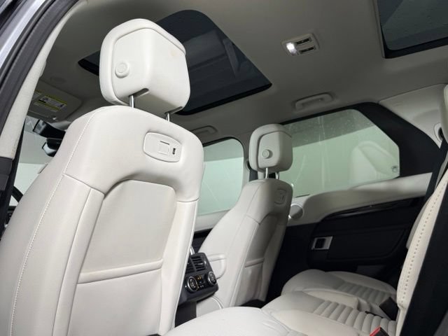 Used 2025 Land Rover Discovery S AWD/4WD image 25
