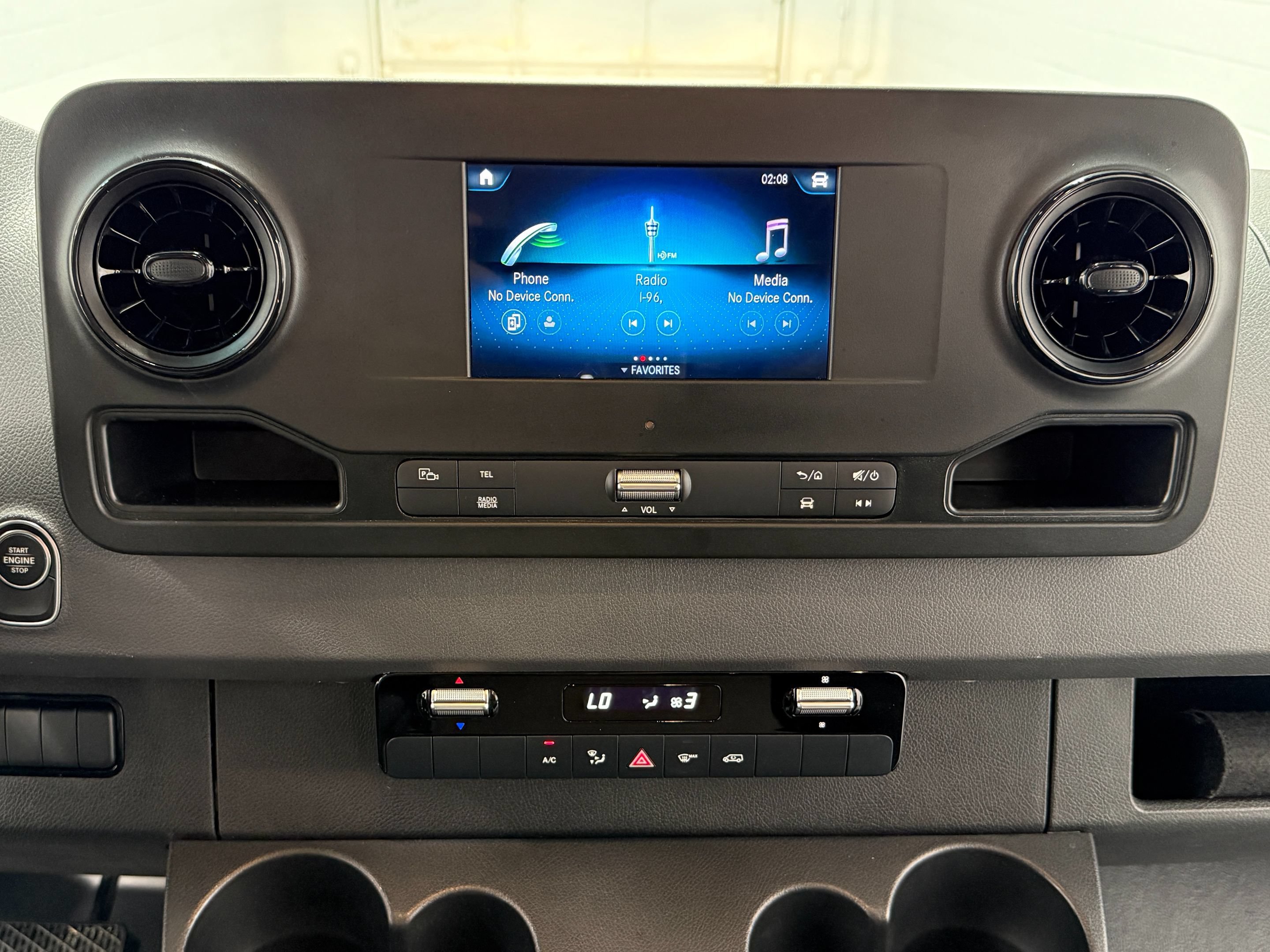 Used 2024 Mercedes-Benz Sprinter 3500 image 18