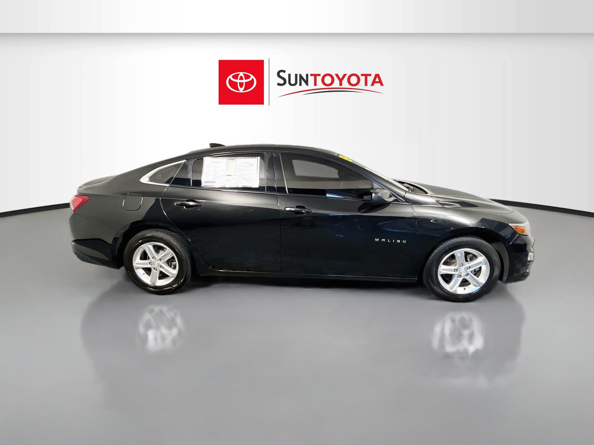 Used 2022 Chevrolet Malibu LT FWD image 2