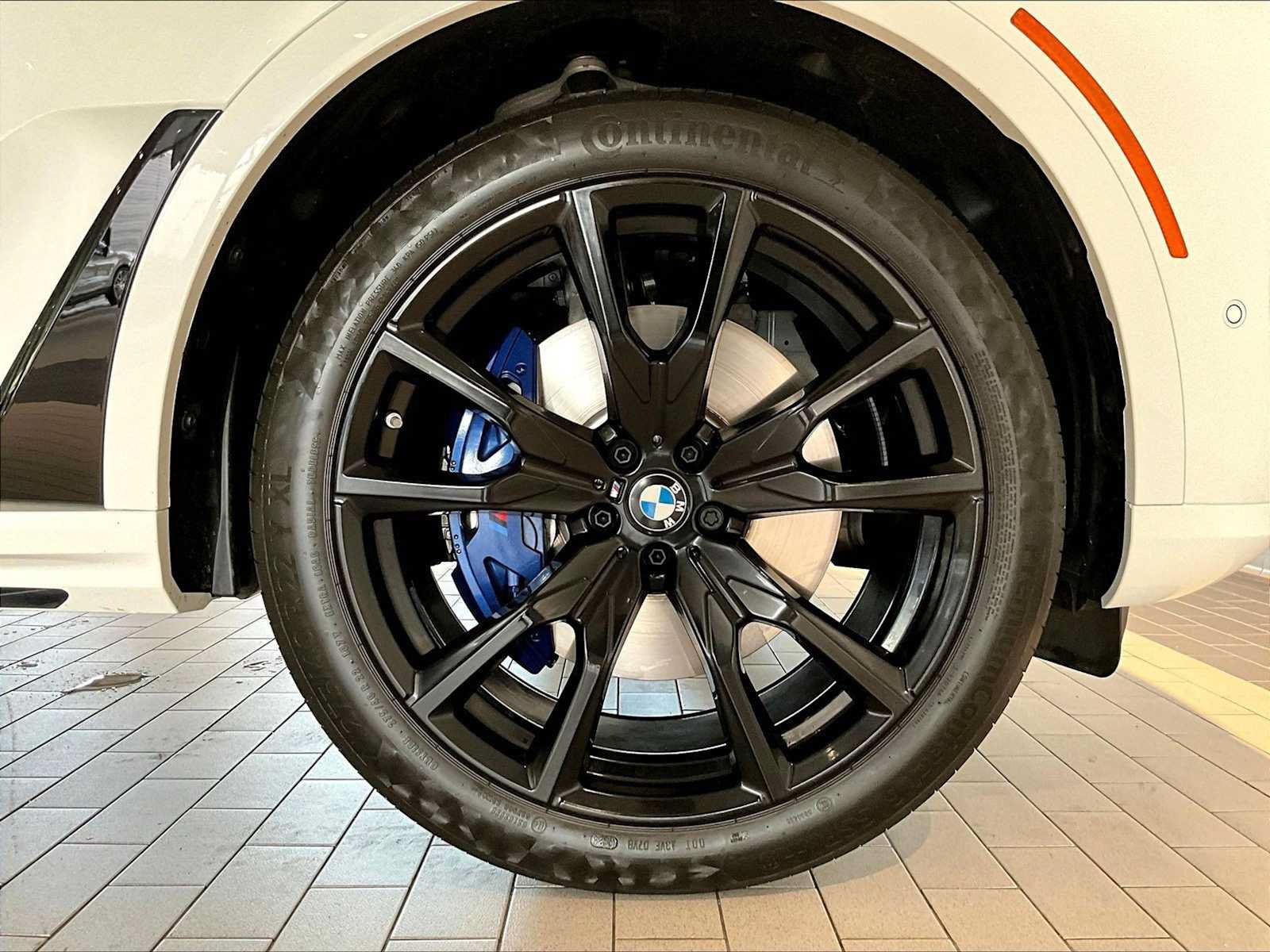 Used 2025 BMW X7 xDrive40i w/ M Sport Package AWD/4WD image 14
