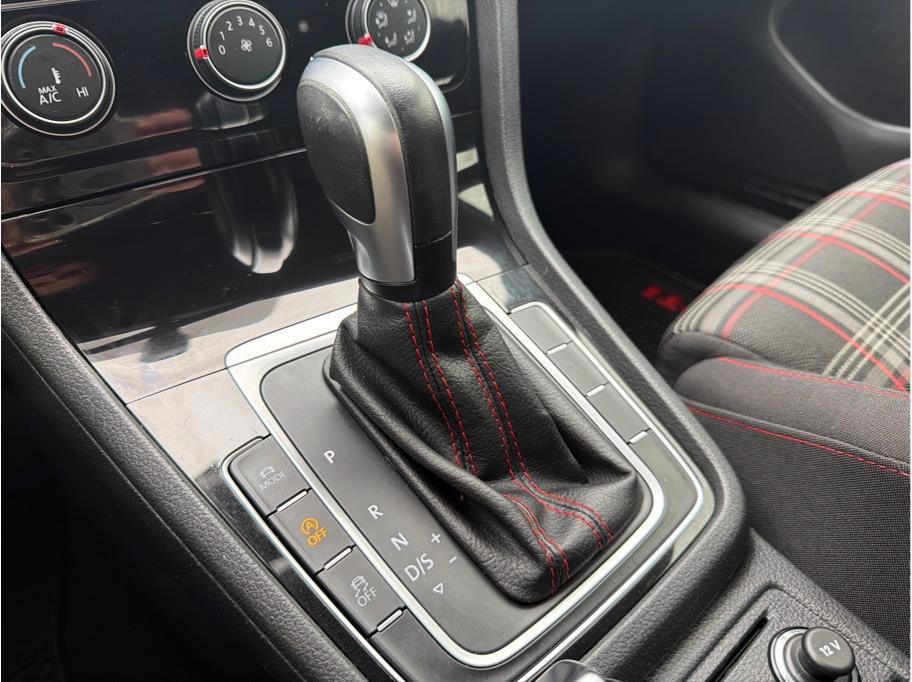 Used 2021 Volkswagen Golf 4-Door FWD image 22