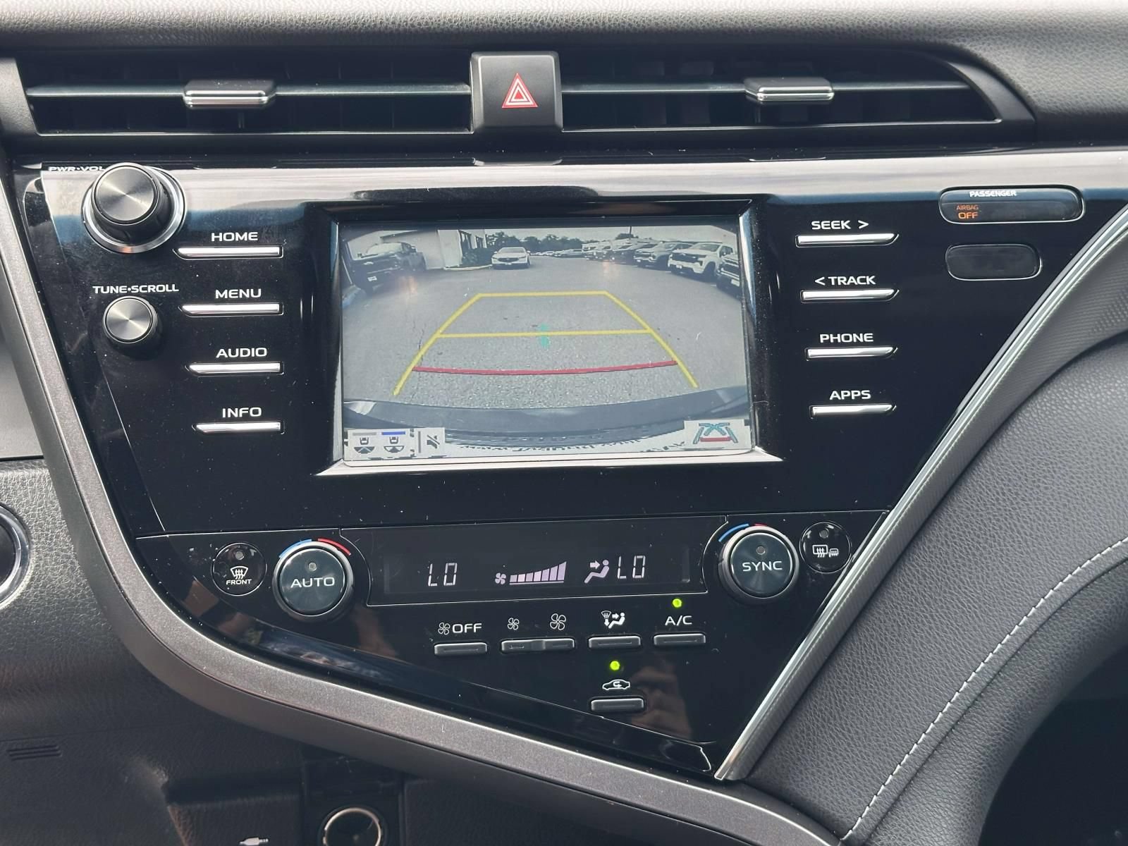 Used 2018 Toyota Camry XSE FWD image 11
