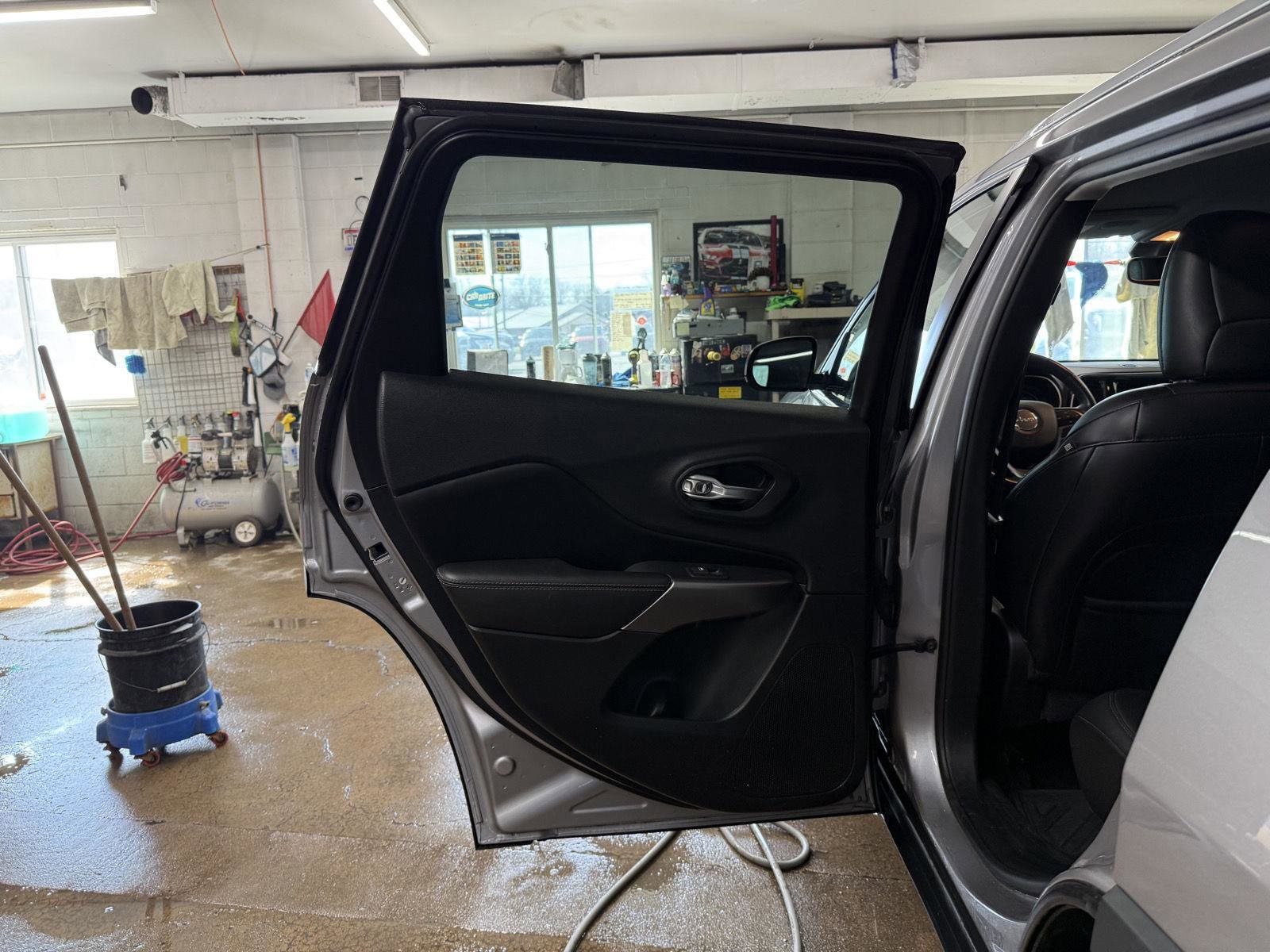 Used 2019 Jeep Cherokee Limited AWD/4WD image 17