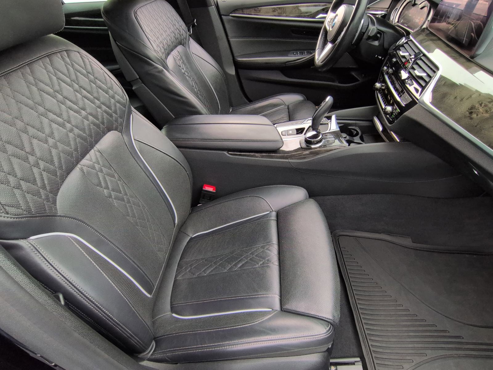 Used 2019 BMW 540i w/ M Sport Package image 34