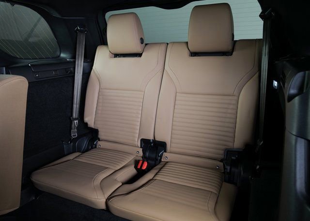 New 2026 Land Rover Discovery Dynamic SE image 21