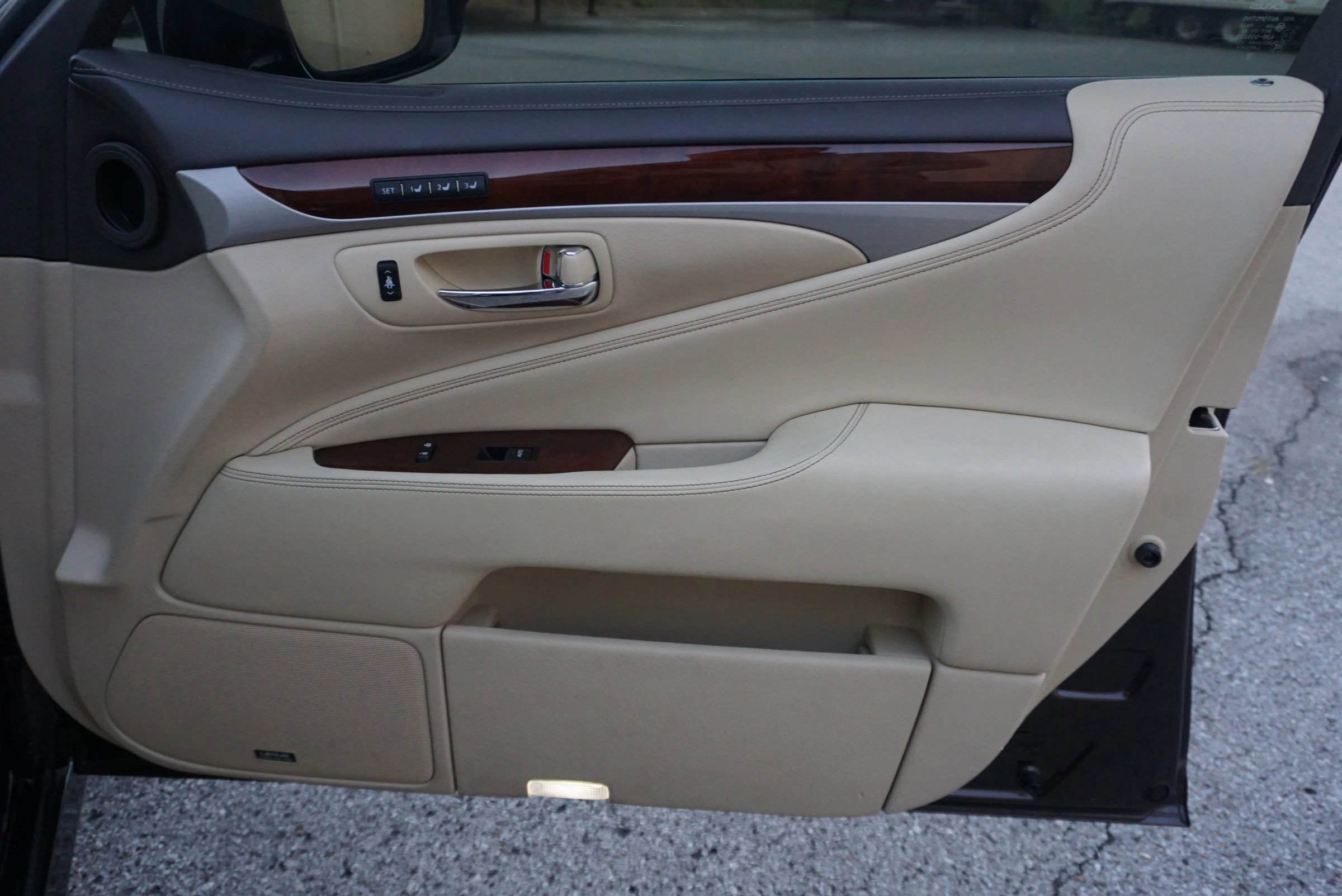 Used 2015 Lexus LS 460 image 15