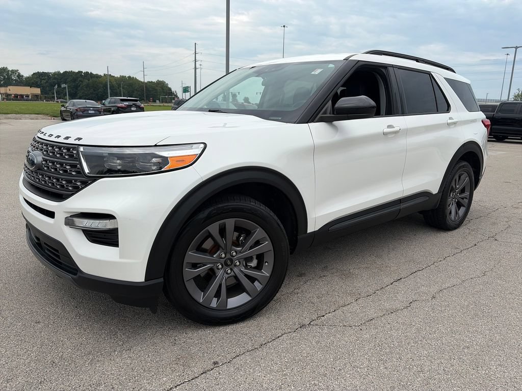 Used 2023 Ford Explorer XLT w/ Equipment Group 202A AWD/4WD image 3
