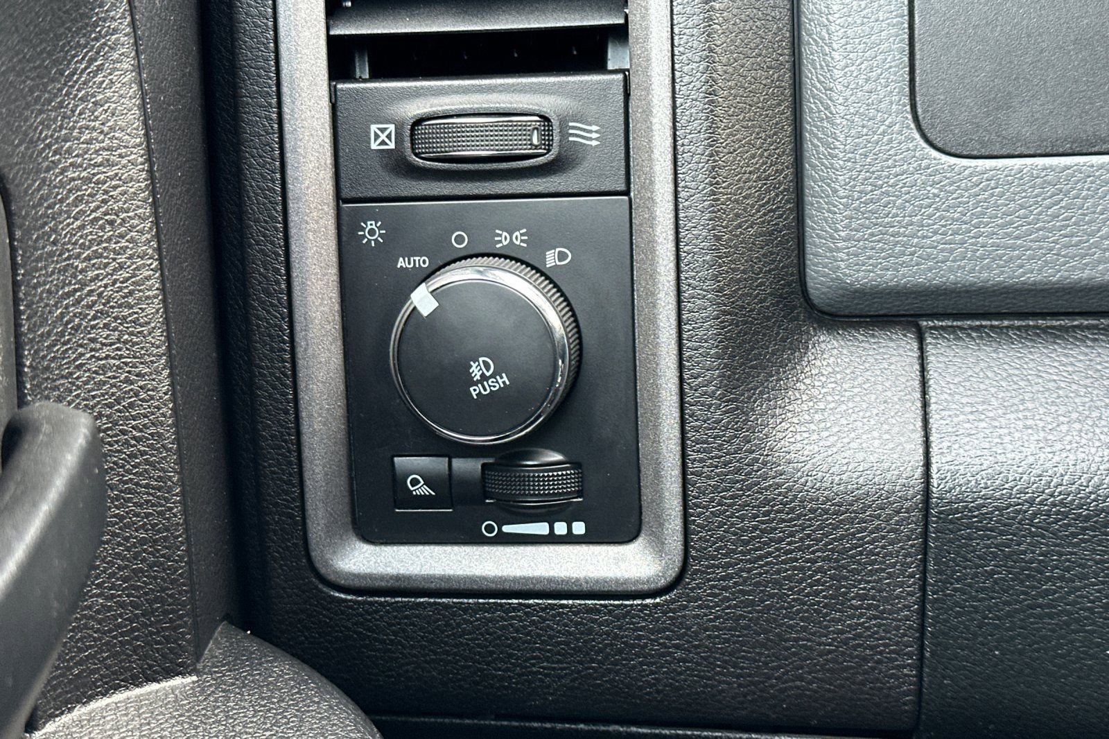 Used 2016 RAM 1500 Express AWD/4WD image 28