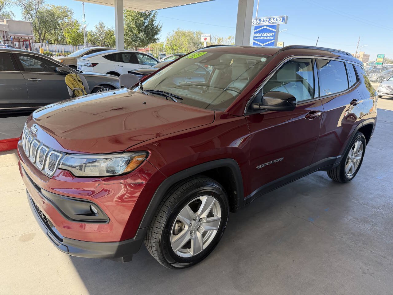 Used 2022 Jeep Compass Latitude w/ Sun and Sound Group AWD/4WD image 3