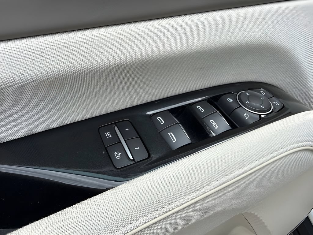 Used 2023 Cadillac Escalade Sport Platinum AWD/4WD image 11