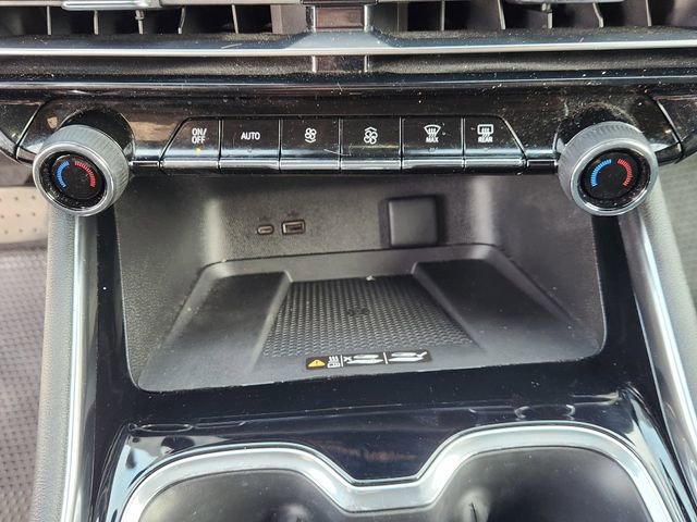 Used 2024 Chevrolet Traverse LT w/ Midnight/Sport Edition image 18