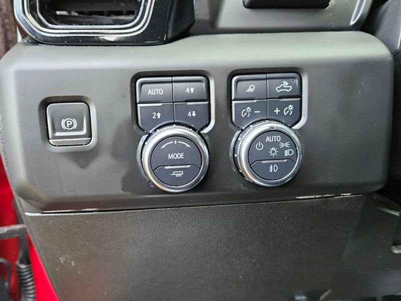 Used 2024 GMC Sierra 2500 AT4 w/ AT4 Premium Plus Package image 13