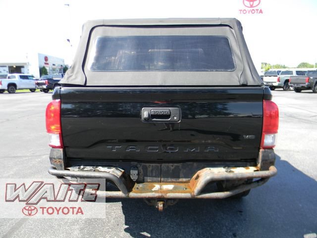 Used 2017 Toyota Tacoma TRD Sport w/ Tow Package (A/T) AWD/4WD image 3