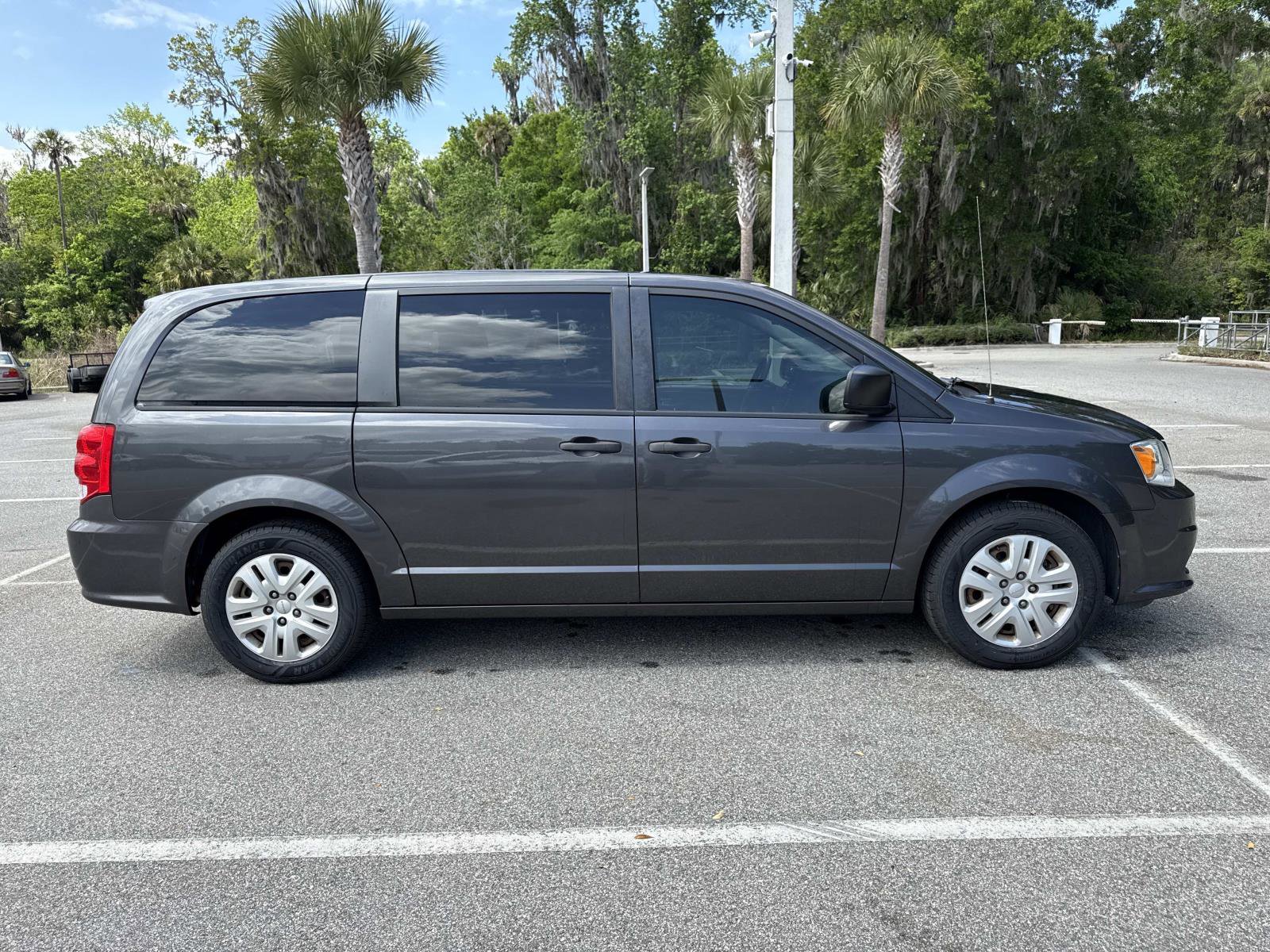 Used 2020 Dodge Grand Caravan SE w/ UConnect Hands-Free Group image 2