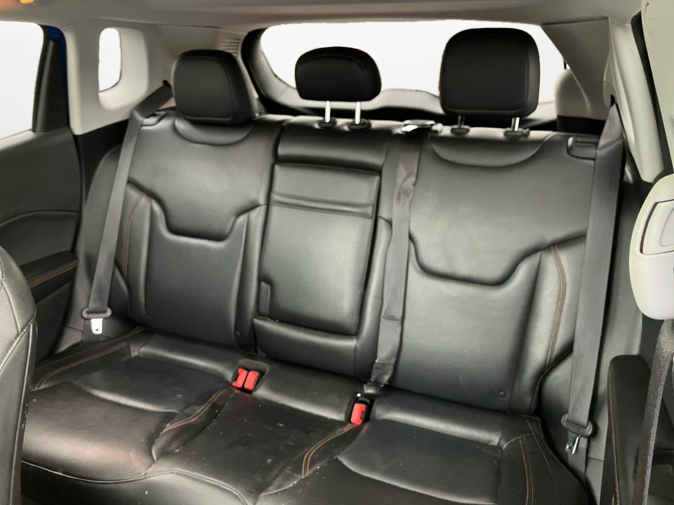 Used 2018 Jeep Compass Limited w/ Navigation Group AWD/4WD image 15