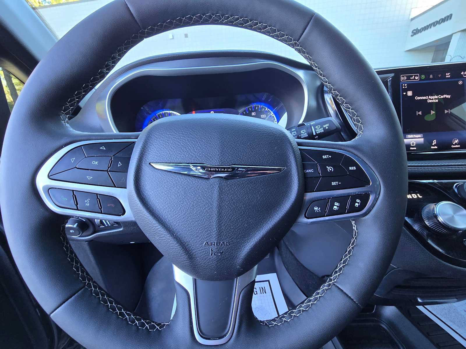 Used 2026 Chrysler Pacifica Select FWD image 18