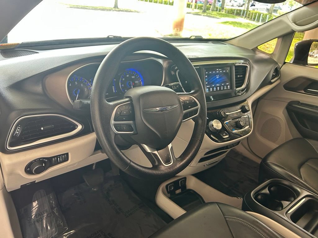Used 2021 Chrysler Voyager Lxi FWD image 7
