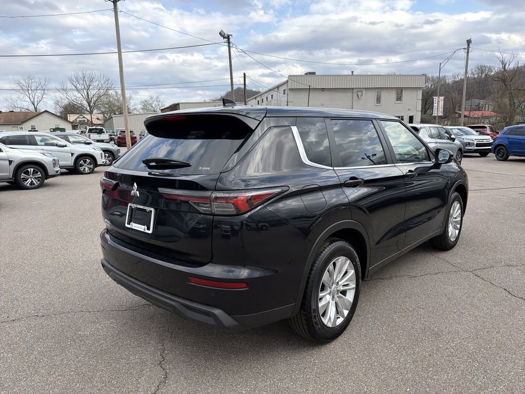 New 2026 Mitsubishi Outlander ES AWD/4WD image 4