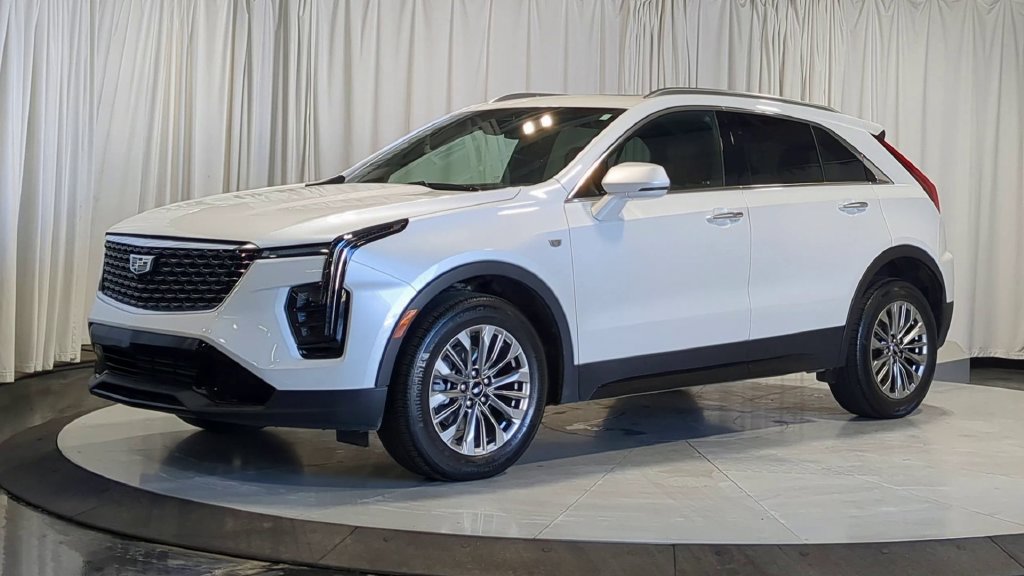 Used 2024 Cadillac XT4 Premium Luxury AWD/4WD image 4