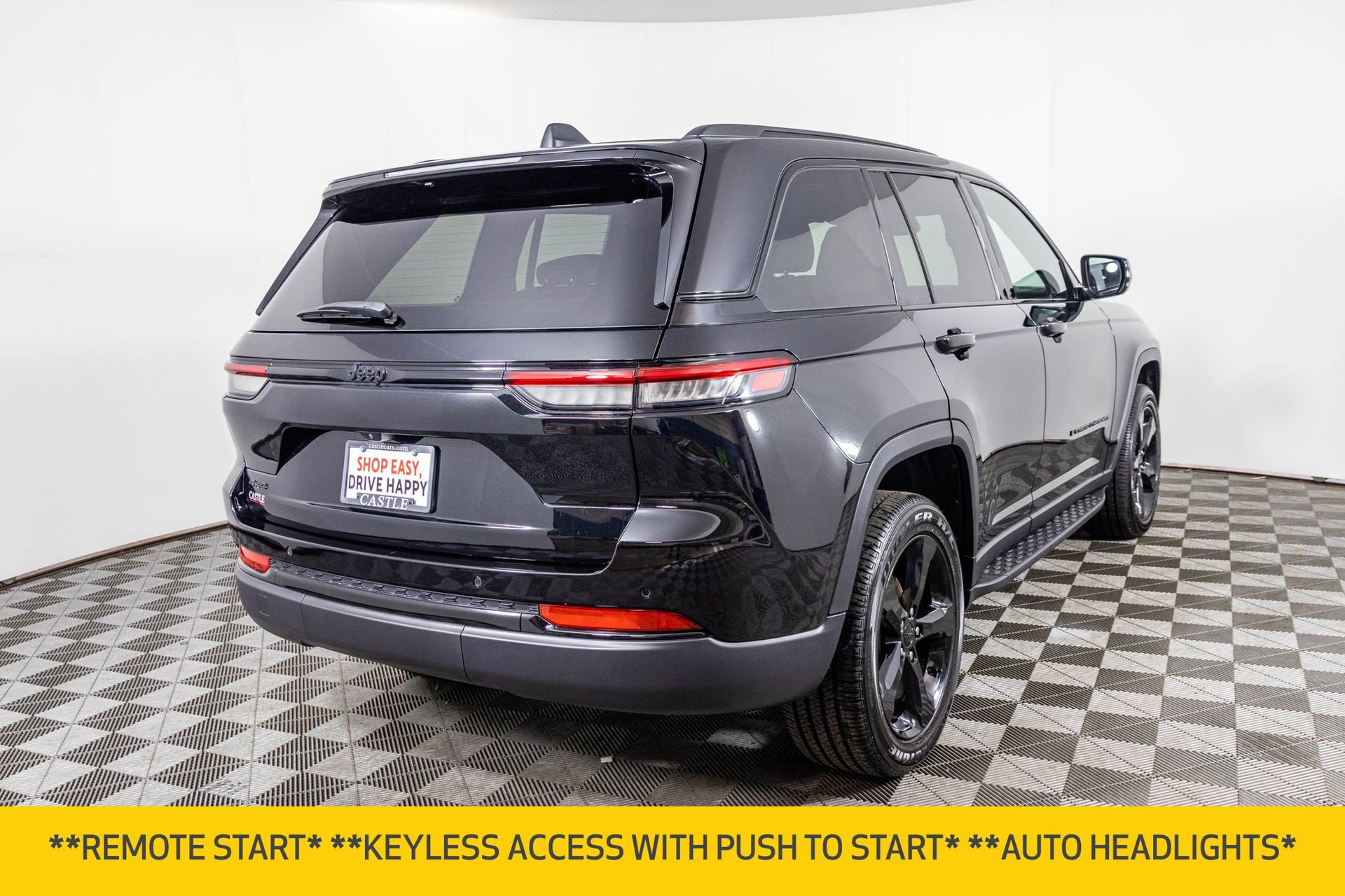 Used 2025 Jeep Grand Cherokee Altitude image 10