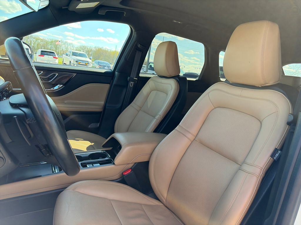 Used 2022 Lincoln Corsair Reserve w/ Elements Package image 16