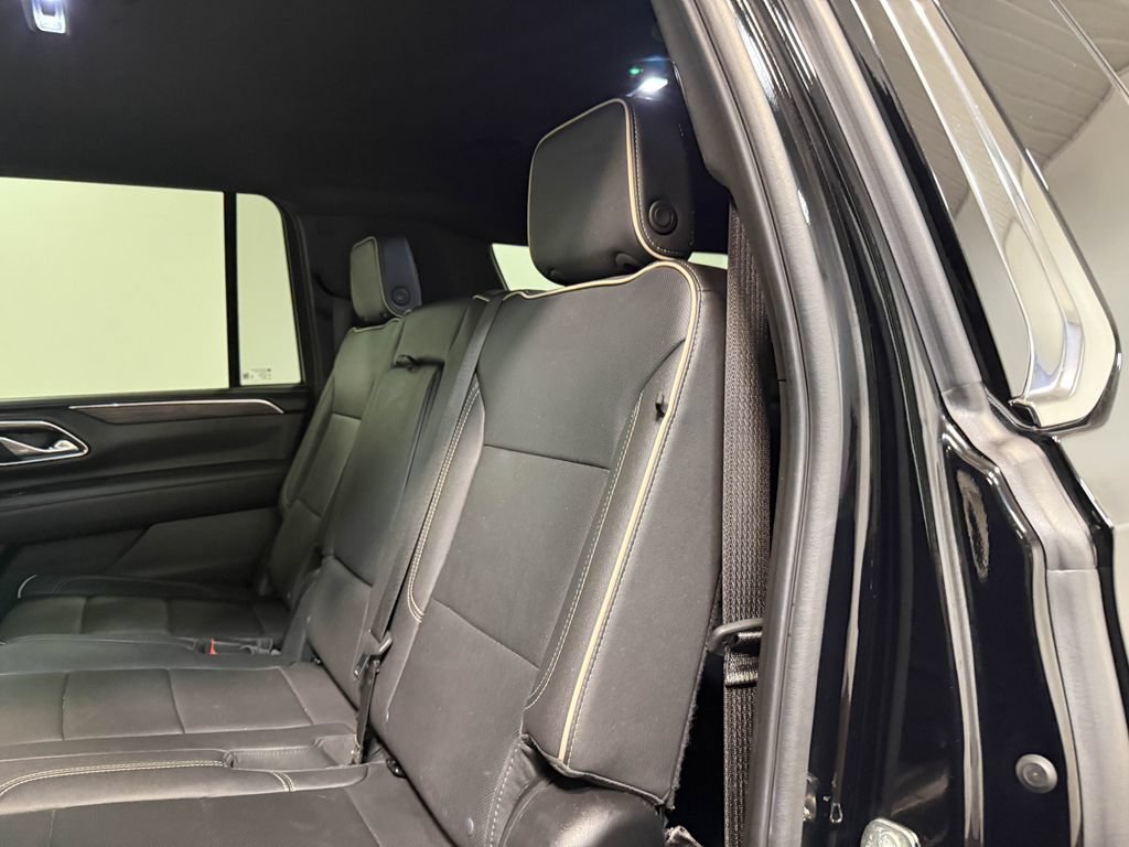 Used 2024 Chevrolet Suburban Premier AWD/4WD image 46