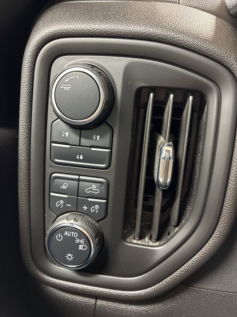 Used 2025 Chevrolet Silverado 2500 Custom w/ Custom Value Package image 10