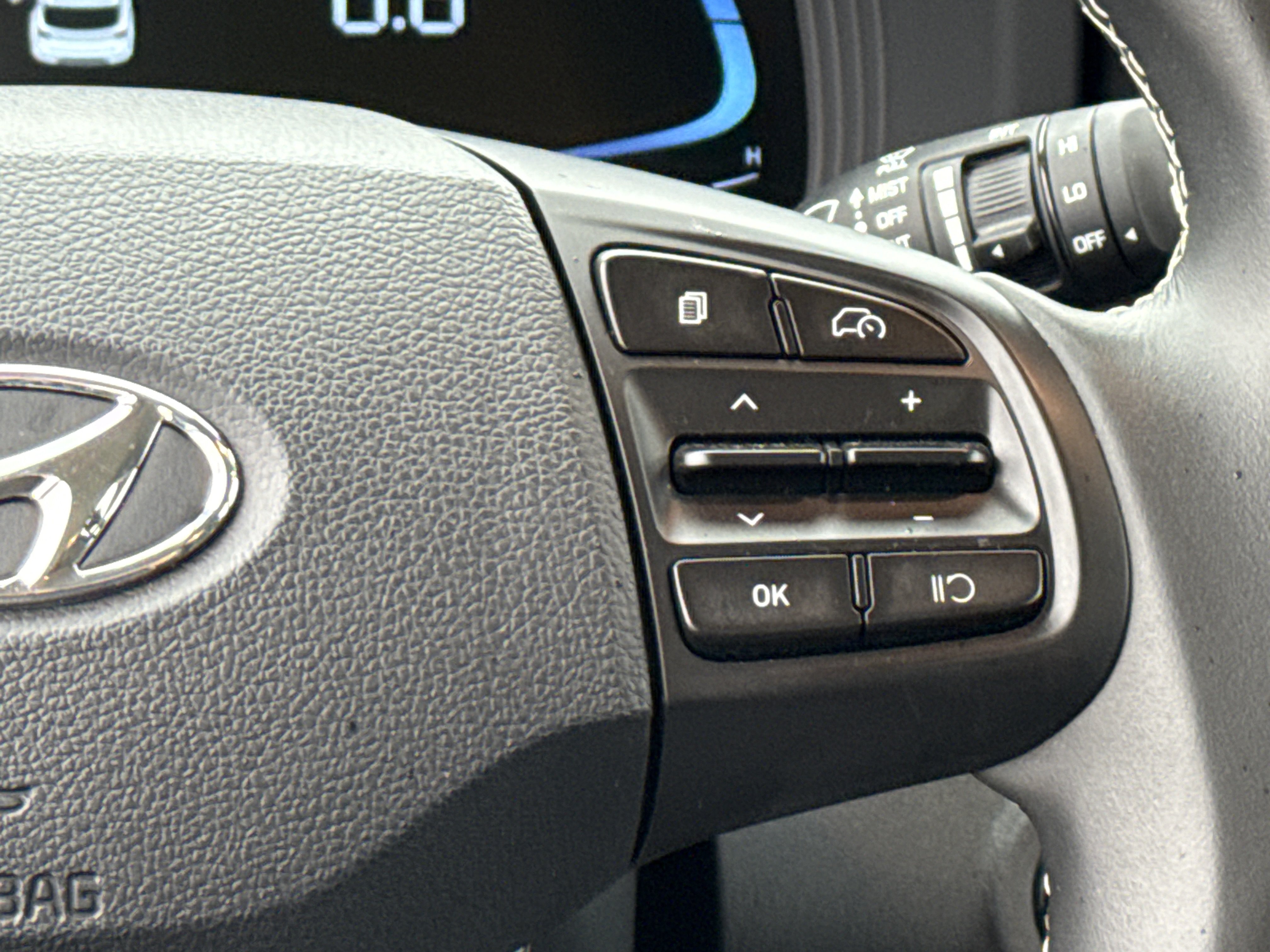 Used 2025 Hyundai Venue Limited FWD image 20