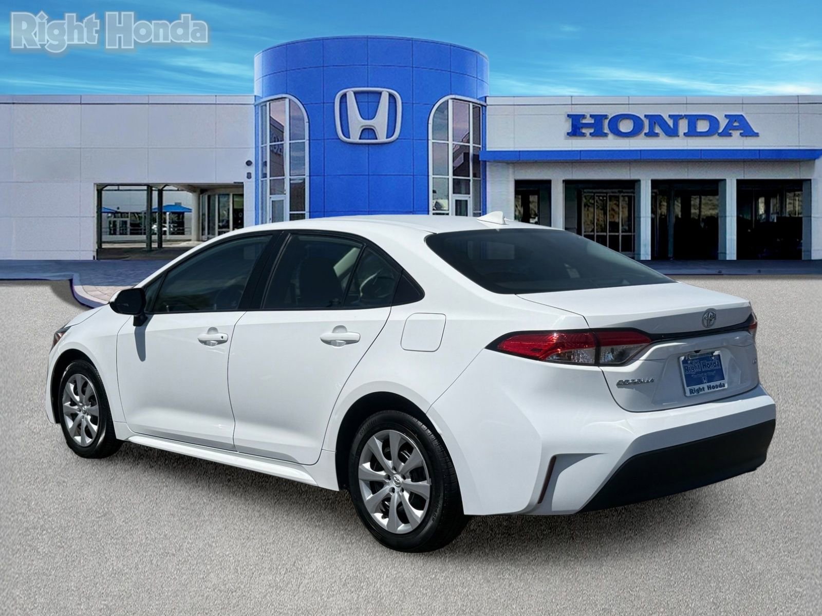 Used 2024 Toyota Corolla LE FWD image 4