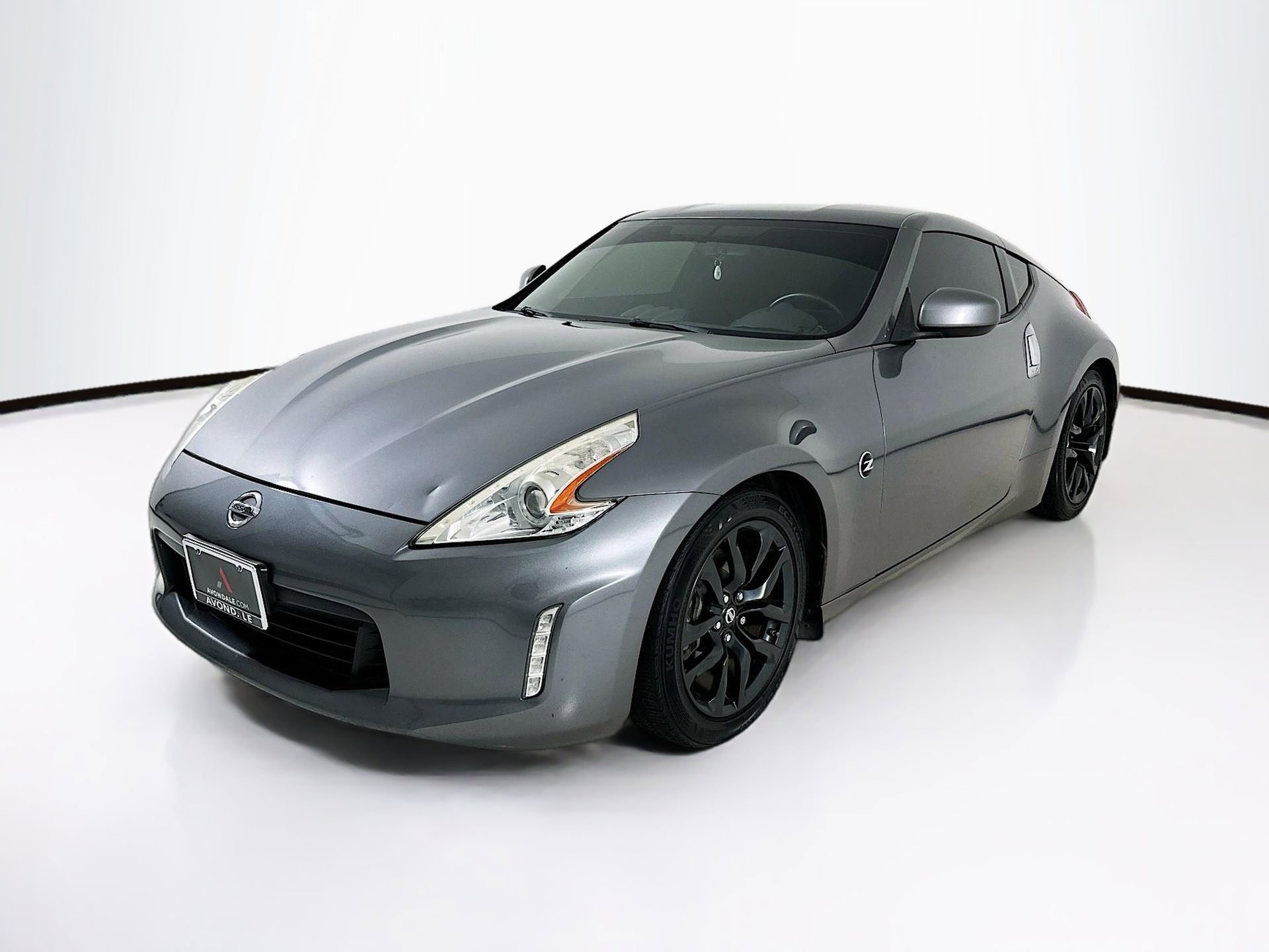 Used 2017 Nissan 370Z Coupe RWD image 3