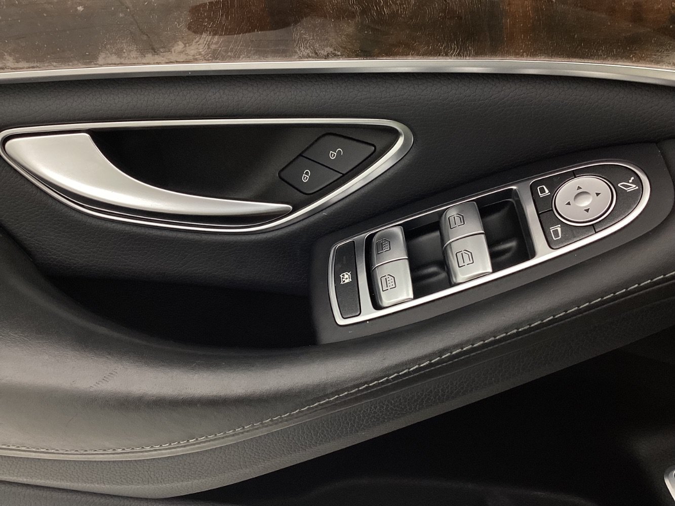 Used 2018 Mercedes-Benz S 560 4MATIC Sedan image 37